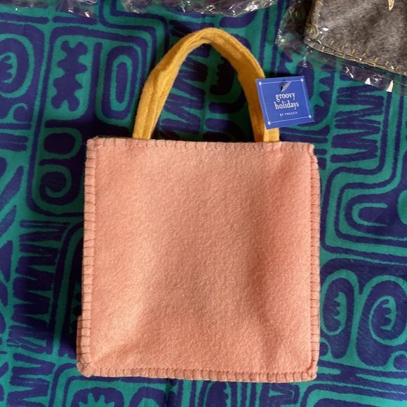 Easter Gift Bag Assortment 6 Brand New Bags, Groovy Holidays Cute Felt Designs - Picture 11 of 12